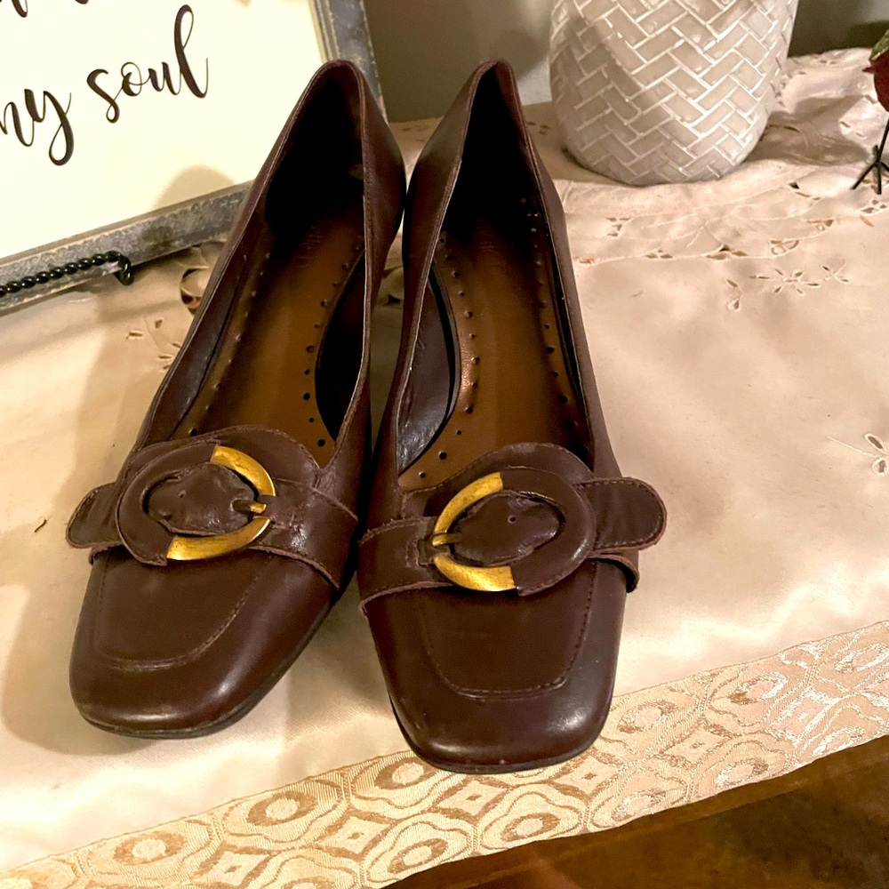 Size 9M Michelle D Brown chunky heel shoes
